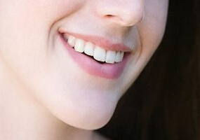 女人牙齿不整齐的面相